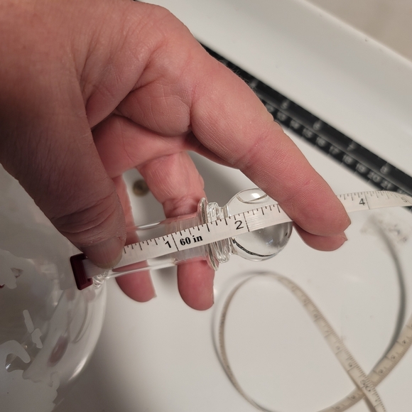 Handmade Liquor/Wine Etched Globe Decanter w/o Stand - Picture 9 of 12